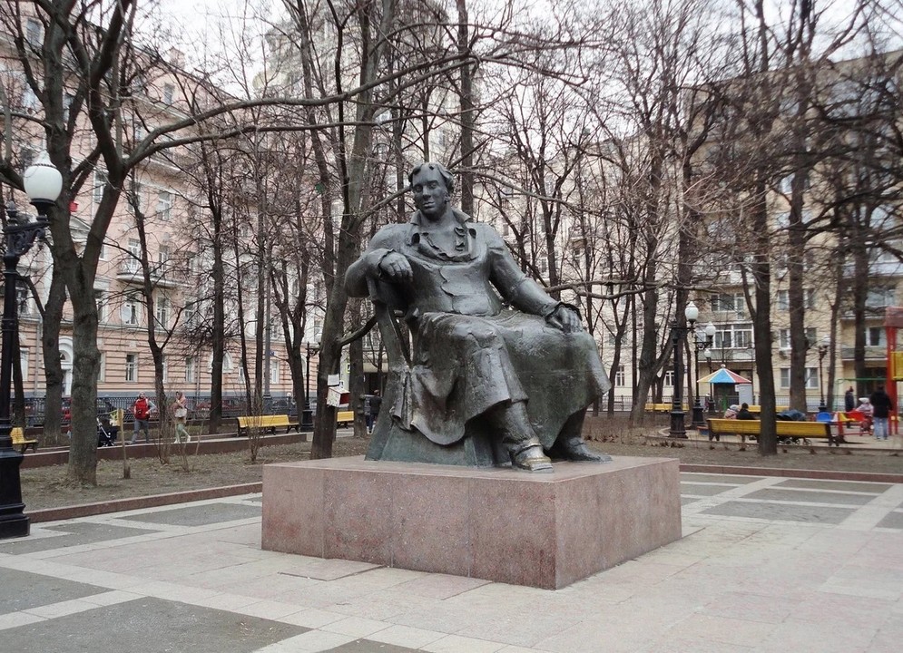 Фото памятника Крылову